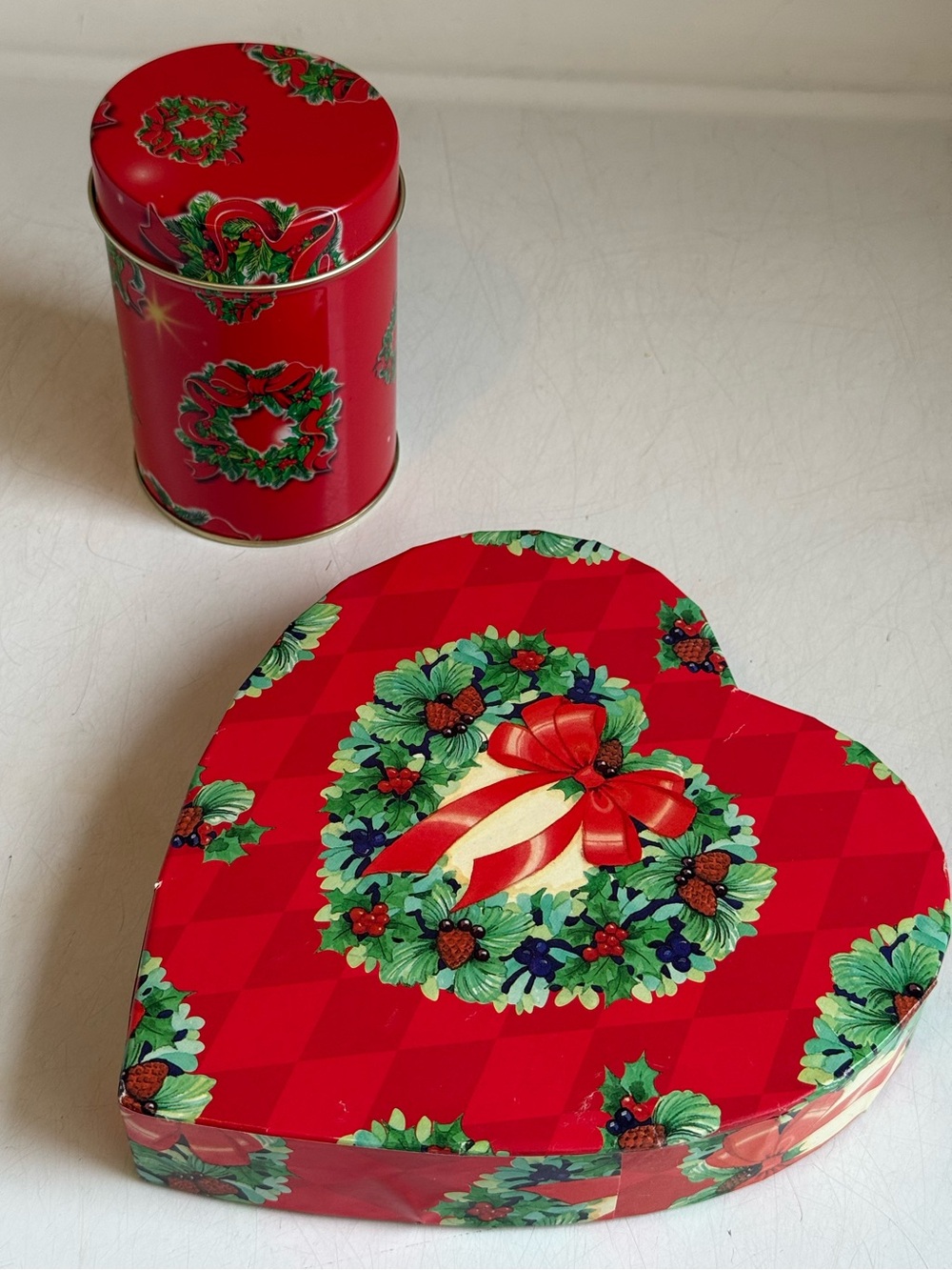 Set of 2 Christmas Gift Vintage 90s Containers Heart Shaped Red Wreath Patterns